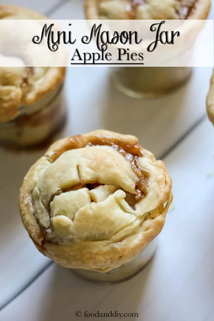 Mini mason jar apple pies
