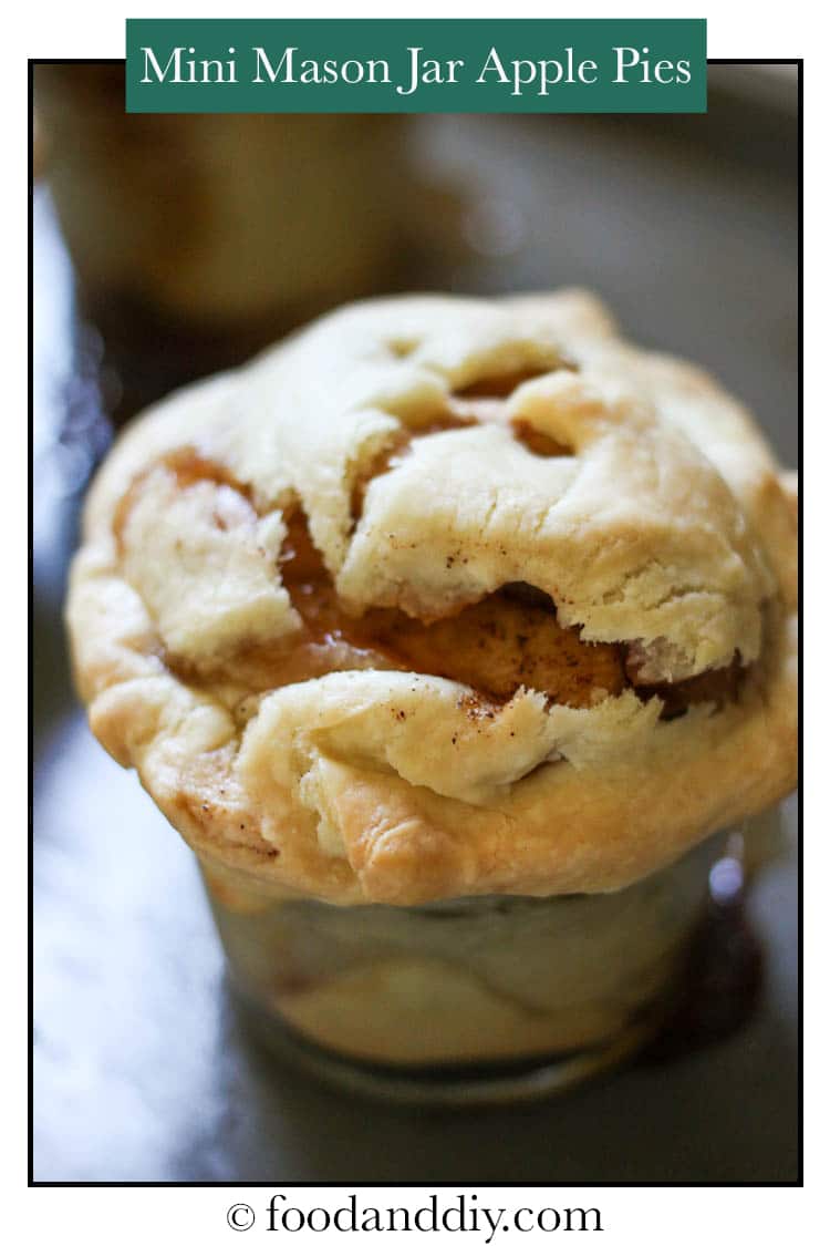 Mini mason jar apple pies