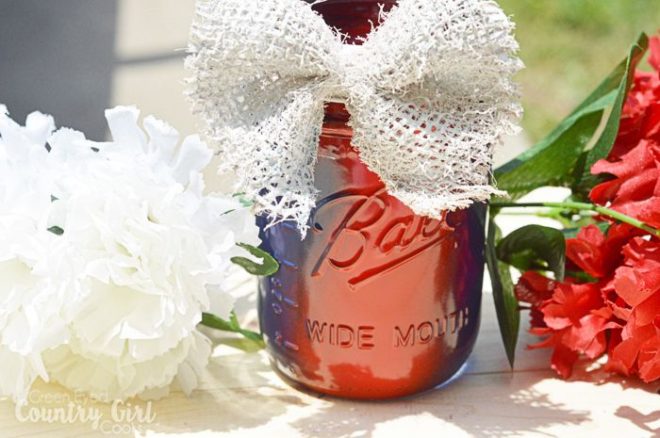 Easy DIY Painted Mason Jar Center Piece Craft perfect for holidays, bbqs, parties, showers, weddings, anything really!