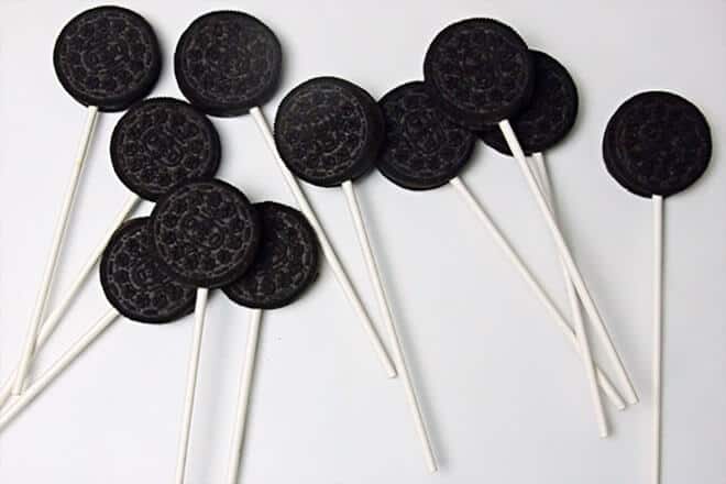 Valentine's Day Oreo Pops are so easy I'm not sure they count as a "recipe"!