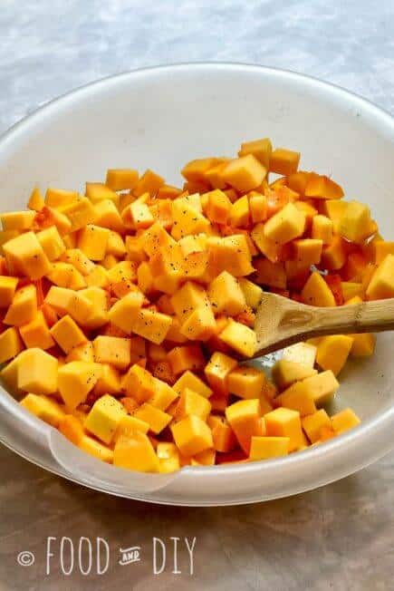 Roasted Butternut Squash is so CREAMY and BUTTERY and the PERFECT taste of FALL! | Autumn | Fall | Recipes | Side Dish