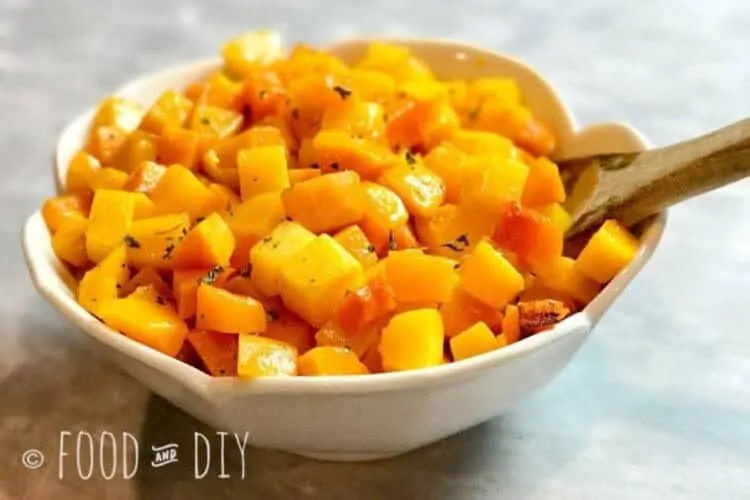 Roasted Butternut Squash is so CREAMY and BUTTERY and the PERFECT taste of FALL! | Autumn | Fall | Recipes | Side Dish