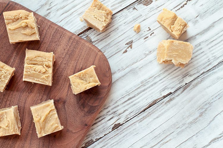 Creamy, Dreamy Peanut Butter Fudge... with only 4 ingredients!!